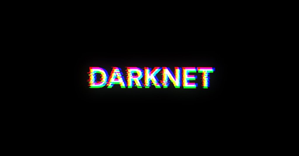 Das Wort "DARKNET" vor einem schwarzen Hintergrund.